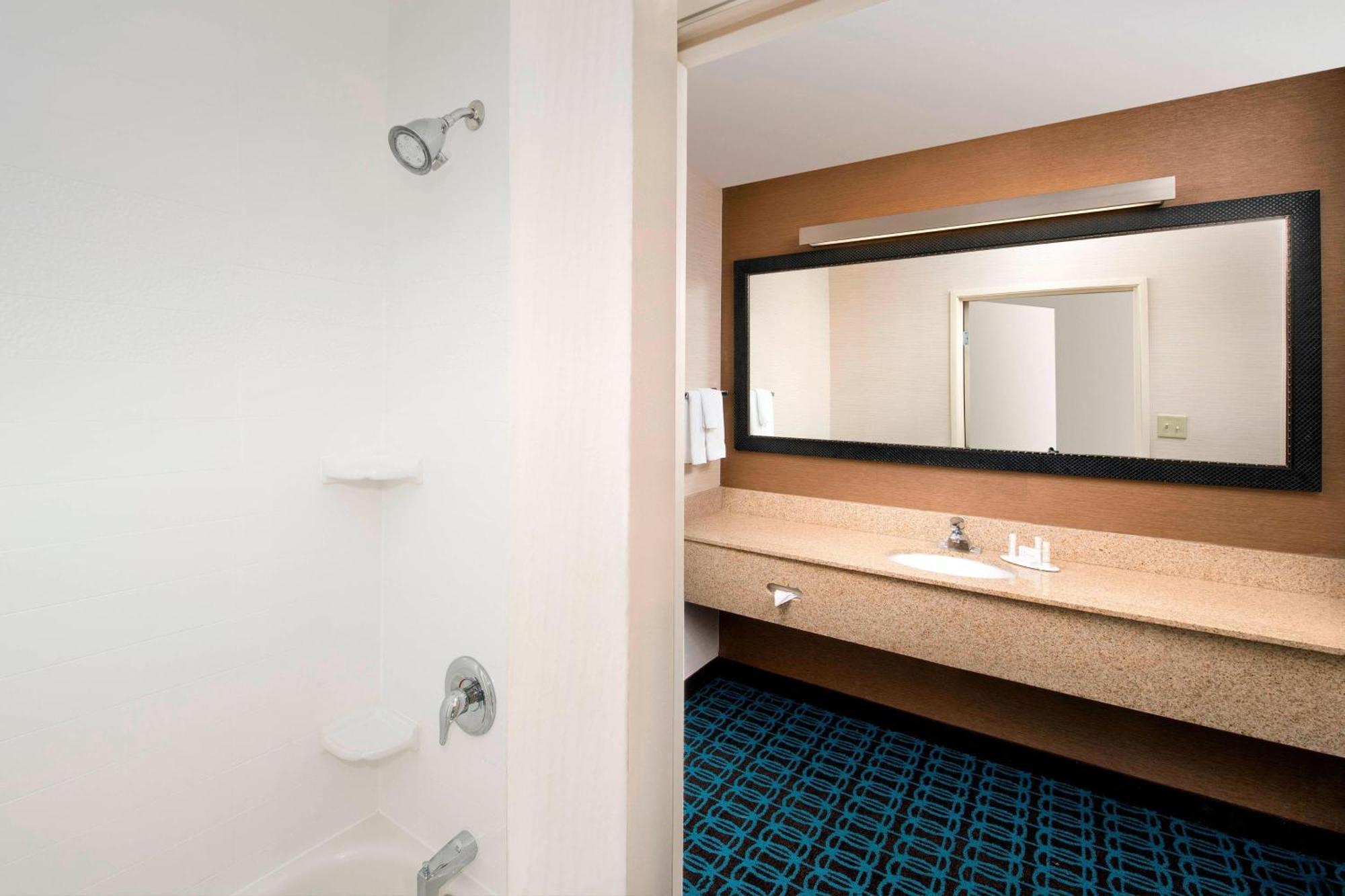 Fairfield Inn&suites By Marriott Airport 3*