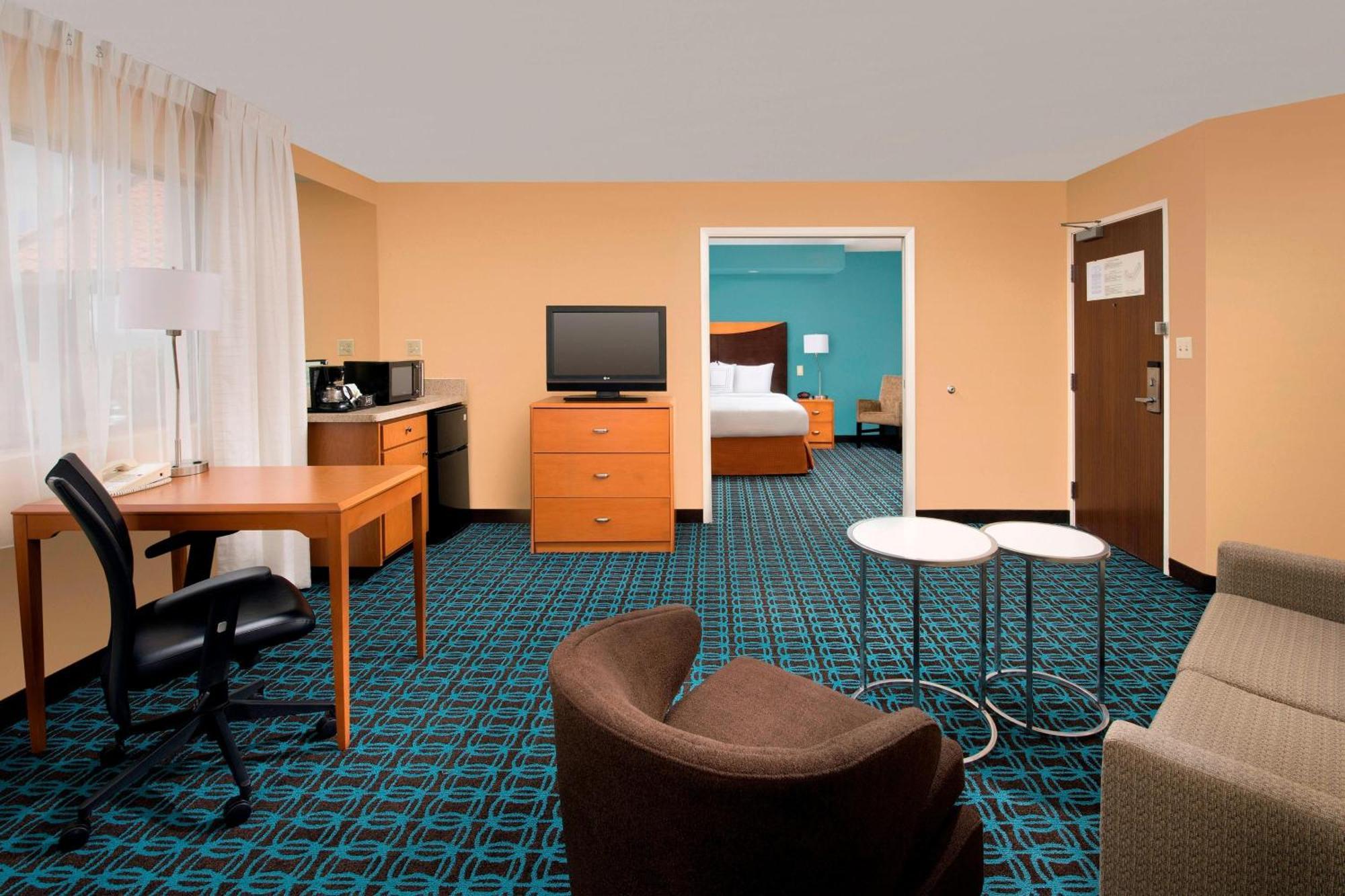 Fairfield Inn&suites By Marriott Airport Hotel 3*