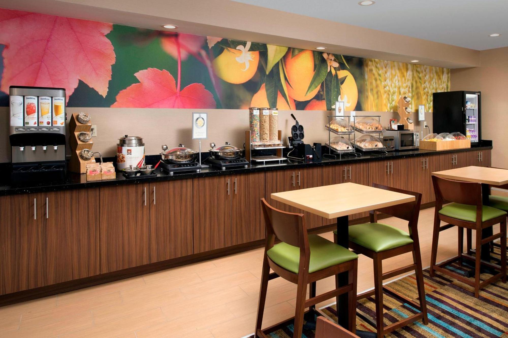 Hotel Fairfield Inn&suites By Marriott Airport 3*
