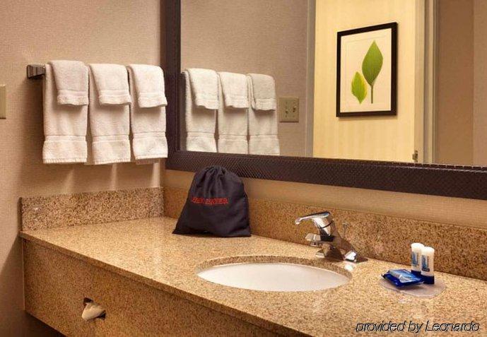Hotel Fairfield Inn&suites By Marriott Airport 3*