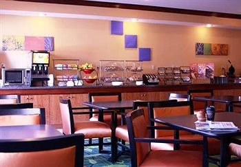 Fairfield Inn&suites By Marriott Airport Hotel 3*