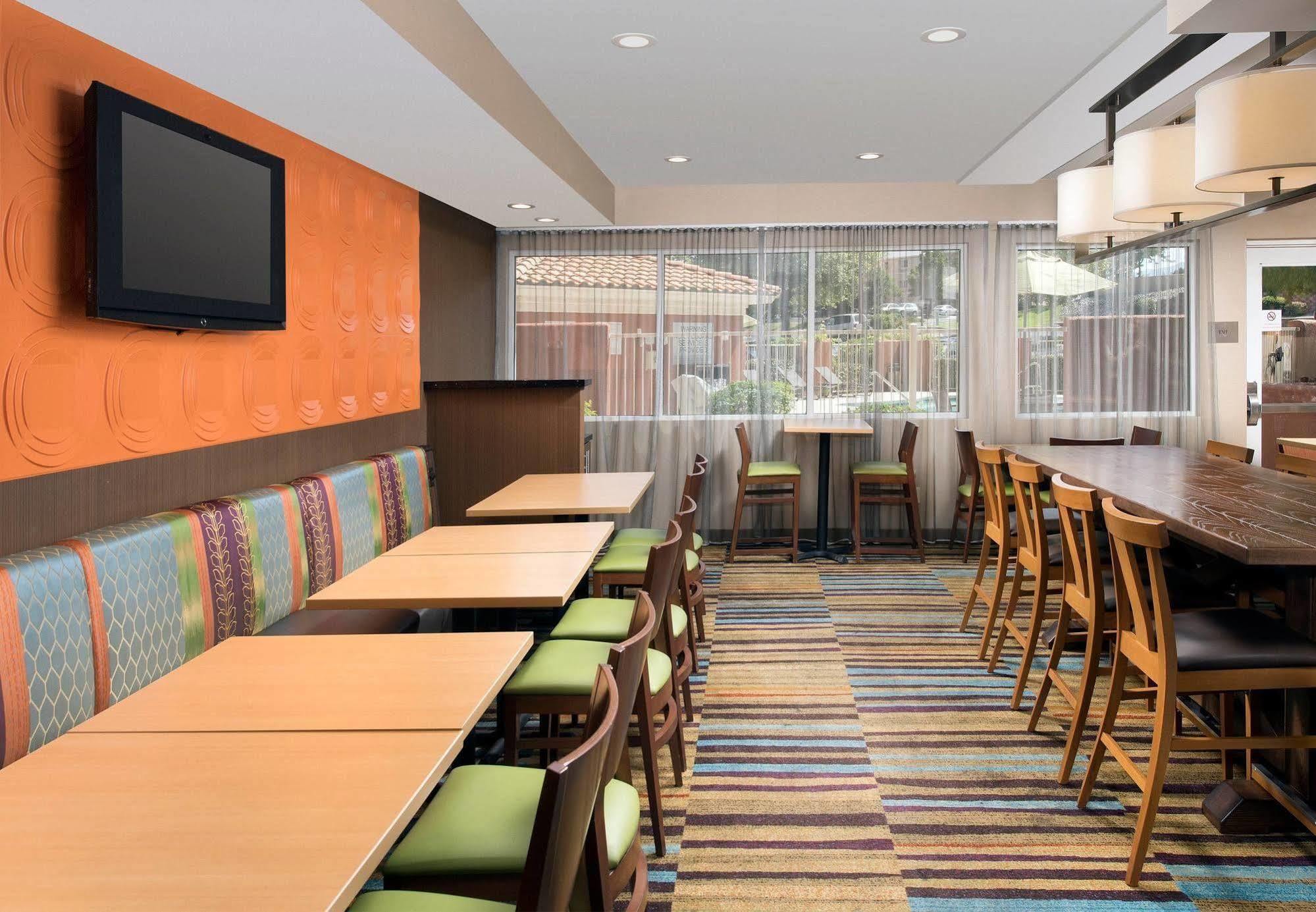 Fairfield Inn&suites By Marriott Airport Hotel 3*