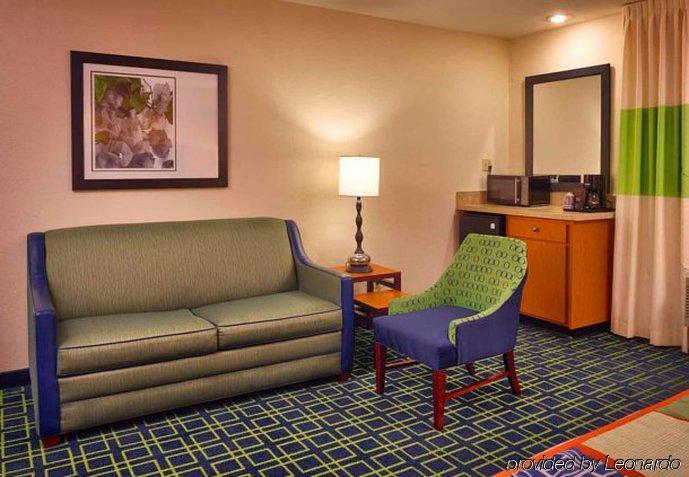 Hotel Fairfield & By Marriott Airport